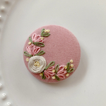 刺繍くるみボタン（ヘアゴム/ブローチ）