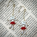 【Dancing White Cat 〜Red Skirt〜　ピアス】