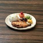 『お饅頭付きアジの開きプレート』●豆ごはん・ひじきの煮物など●ミニチュアフード