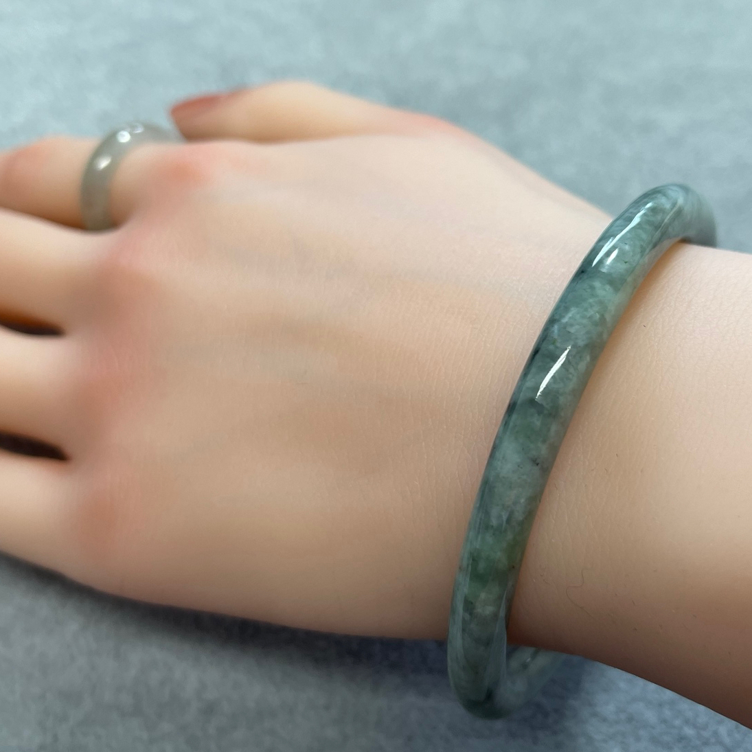 専用❣️稀少❣️春彩翡翠バングル Lavender and green jade Bangle しっとりみずみずしい春帯彩