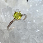 ☆SO☆スフェーンリングＡ～グリーン系（0.65ct）