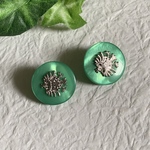 イタリアヴィンテージ   センターデザインプラスチックボタン　グリーン×シルバー