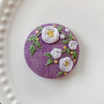 刺繍くるみボタン（ヘアゴム/ブローチ）