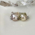 【50％OFF】一点もの　ネコちゃんバロックパール(白蝶真珠)のピアス、イヤリング