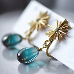 「星と夜の雫ピアスorイヤリング-dark blue green-」金属アレルギー対応 チタンポストピアス 樹脂フックピアス ノンホール サージカルステンレス レジン プチギフト プレゼント 星 青