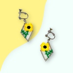 poppyビーズ耳飾り［イエロー］ピアス／イヤリング　ビーズステッチ