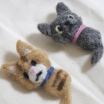 オーダー品☆見返り猫ブローチ×2