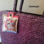 女の子刺繍のバッグチャーム