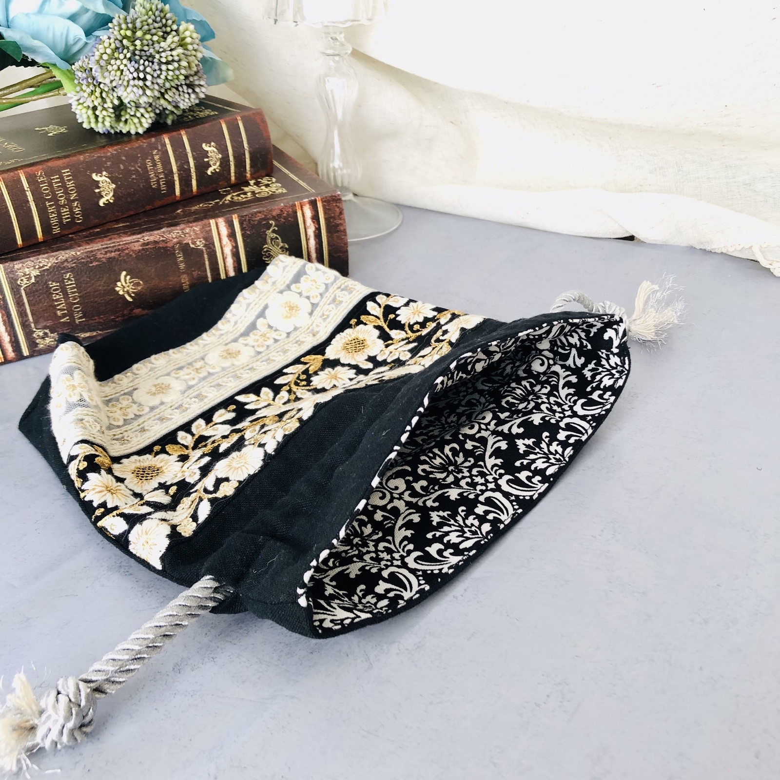 インド刺繍リボン　巾着ポーチ インド刺繍 リボン 巾着ポーチ 巾着袋 巾着 ホワイト×キルト生地