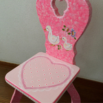 ピンクの可愛い子供椅子