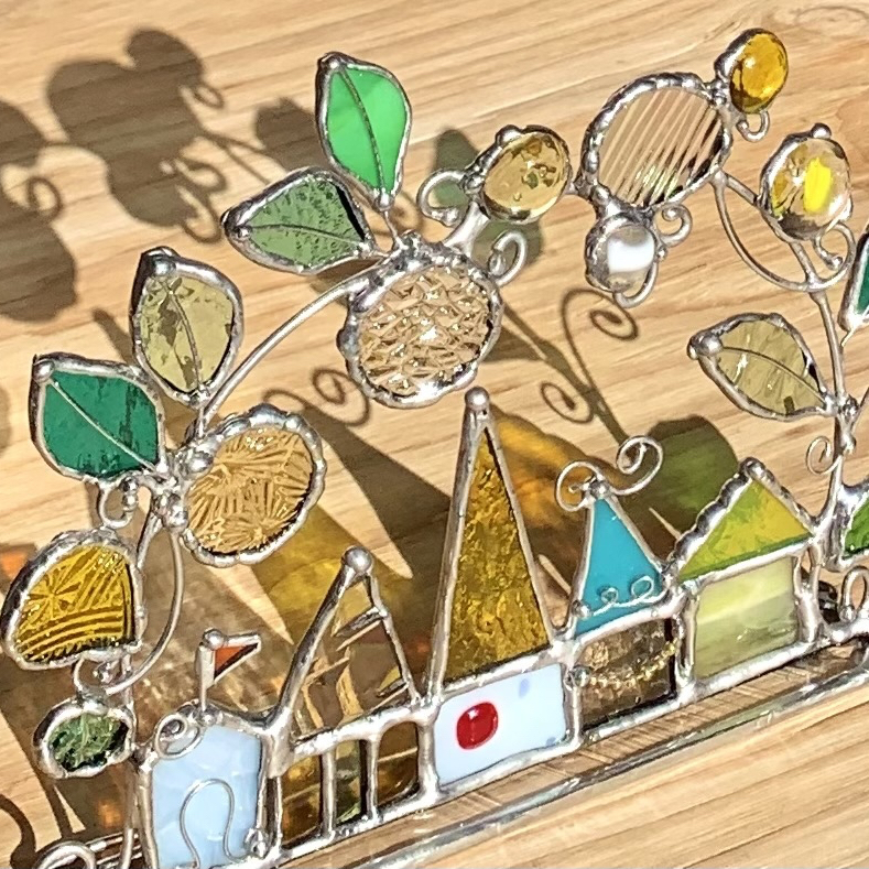 ステンドグラスオブジェ＊木漏れ日がキラキラのこびと村