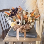 ネリフォリアとパームフラワーのドライフラワーアレンジメント/バスケットアレンジメント