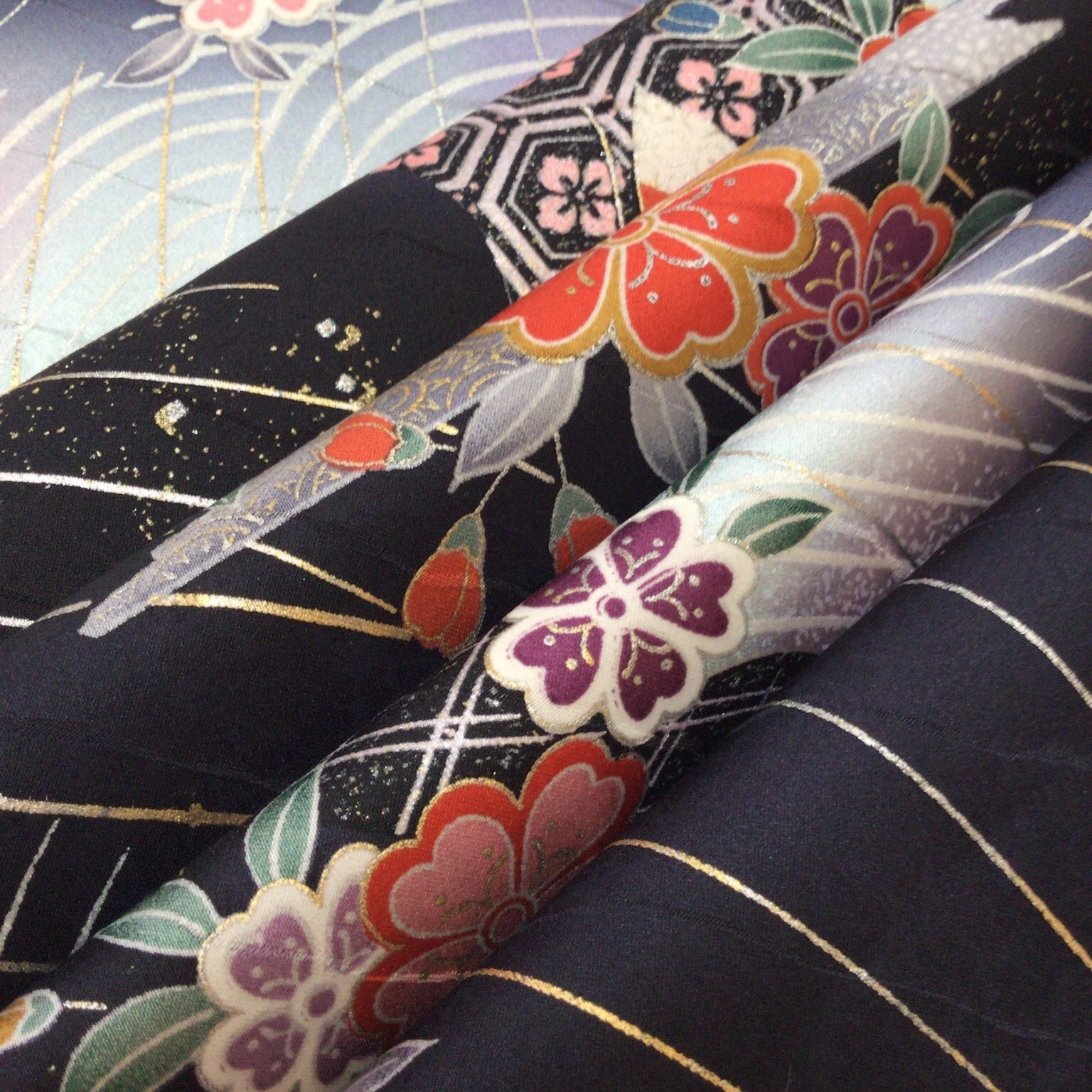 正絹 はぎれ 黒ぼかし金彩銀彩蝶桜 - kimono fabric FUWA | minne 