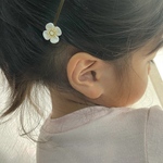 親子コーデ　リンクコーデ　発表会　お出かけ　チェコビーズで作ったお花のヘアピン