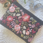 アンティークなインド刺繍リボンとヌビのポーチ