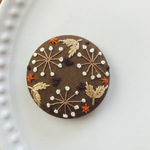 刺繍くるみボタン（ヘアゴム/ブローチ）