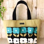 NEW!＊新作＊送料込み＊ポケットいっぱい帆布トート（北欧風花柄）