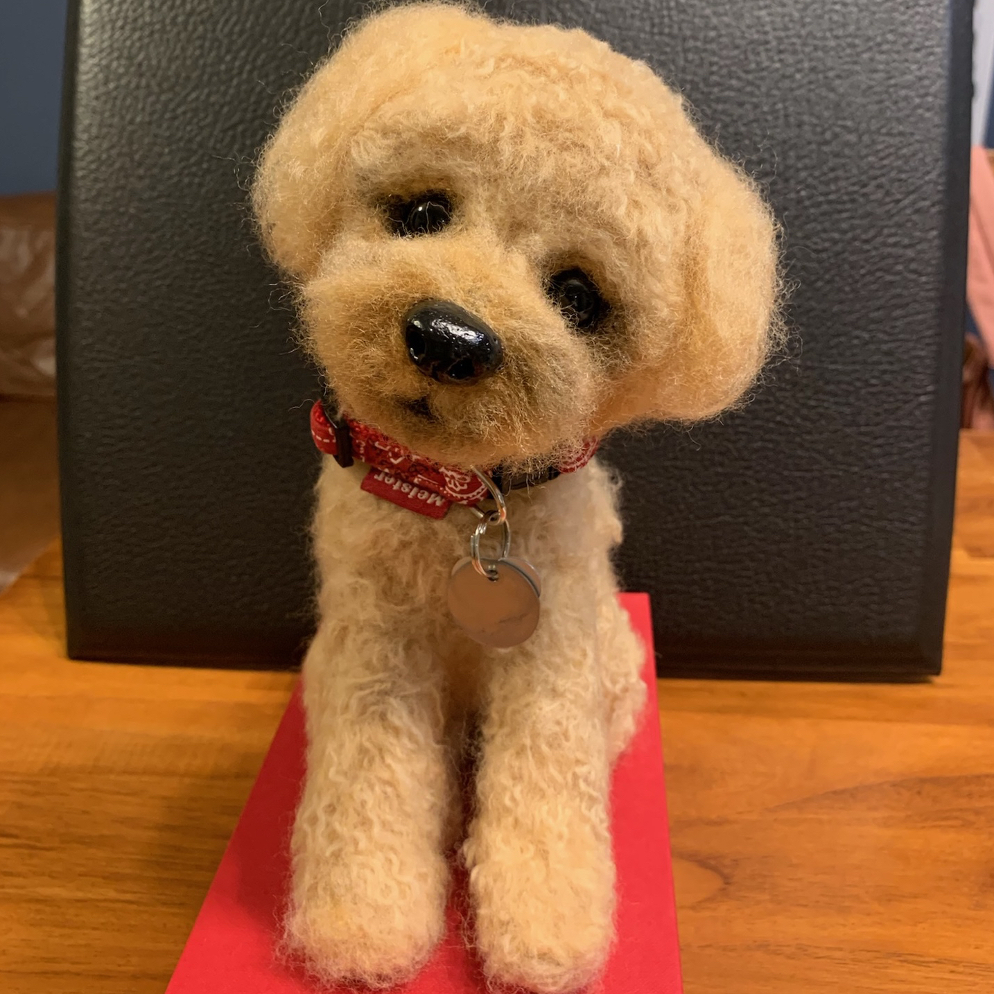 羊毛フェルト犬