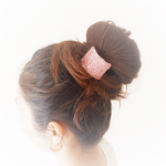 ピンクローズのいびつなヘアゴム