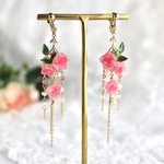 ピンクの薔薇とビジューのピアス/イヤリング