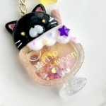 ハロウィン限定🎃黒ネコ　ねこ　ハロウィン　シャカシャカ　シャカシャカキーホルダー　シェイカーキーホルダー　レジンキーホルダー　クリームソーダ　名入れ　キーチャーム　バッグチャーム　通園
