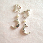《♡12000記念500円均一SALE》銀色の三日月✴︎パールを添えて。【イヤリングorピアス】