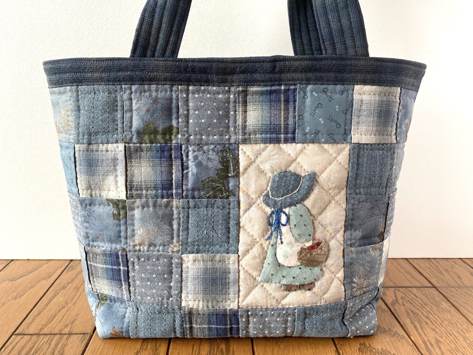 ハンドメイド　パッチワークキルト　ハウス、スーちゃんのトートバッグ ハンドメイド パッチワークキルト ハウス、スーちゃんのトート