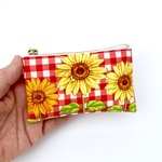 感謝セール品❤️小銭入れ、印鑑入れ、ひまわり🌻　ラミネートミニポーチ　10cmファスナー
