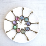 【選べるカラー/金具】揺らぎガラスの鍵チャーム