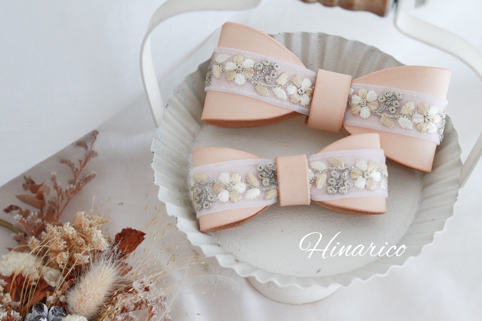 ナチュラルホワイトのレザーリボン - hinarico0806 | minne