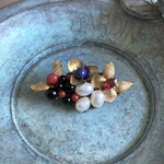 天然石と淡水パール・スワロフスキー輝く真鍮Butterflyブローチ(レッドクリスタル)[2309004]