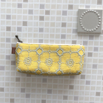 mina perhonen anemone アネモネ　横長のポーチ　　マチつき　16  ミナペルホネン の刺繍生地　マスタード