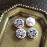 52数量限定 裏穴 15mm ボタン　2個