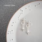 キラリ ひとつ 星 🌟 宇宙 モチーフ イヤリング （ シルバー色 ）