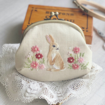 ＊手刺繍 ウサギさんとコスモスのがま口ポーチ＊
