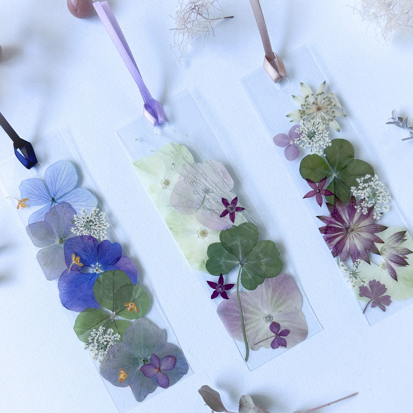 四葉のクローバー🍀秋色の花3枚セット押し花しおり - acan＿thus