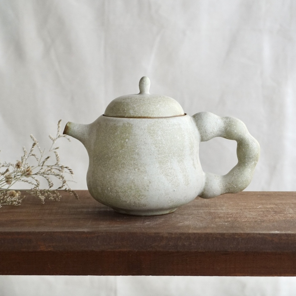 模様の入った壁掛け花器 A - hirukawamanami's pottery | minne