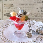 スイーツデコ☆チョコソースパフェのキーホルダー