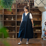 ワンピースエプロン　遠州織物　紺色