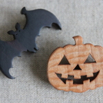 木製 ハロウィン ペアブローチ