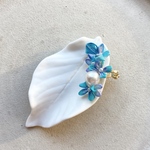 つまみ細工のお花とあこや真珠のイヤーカフ（クリップタイプ）