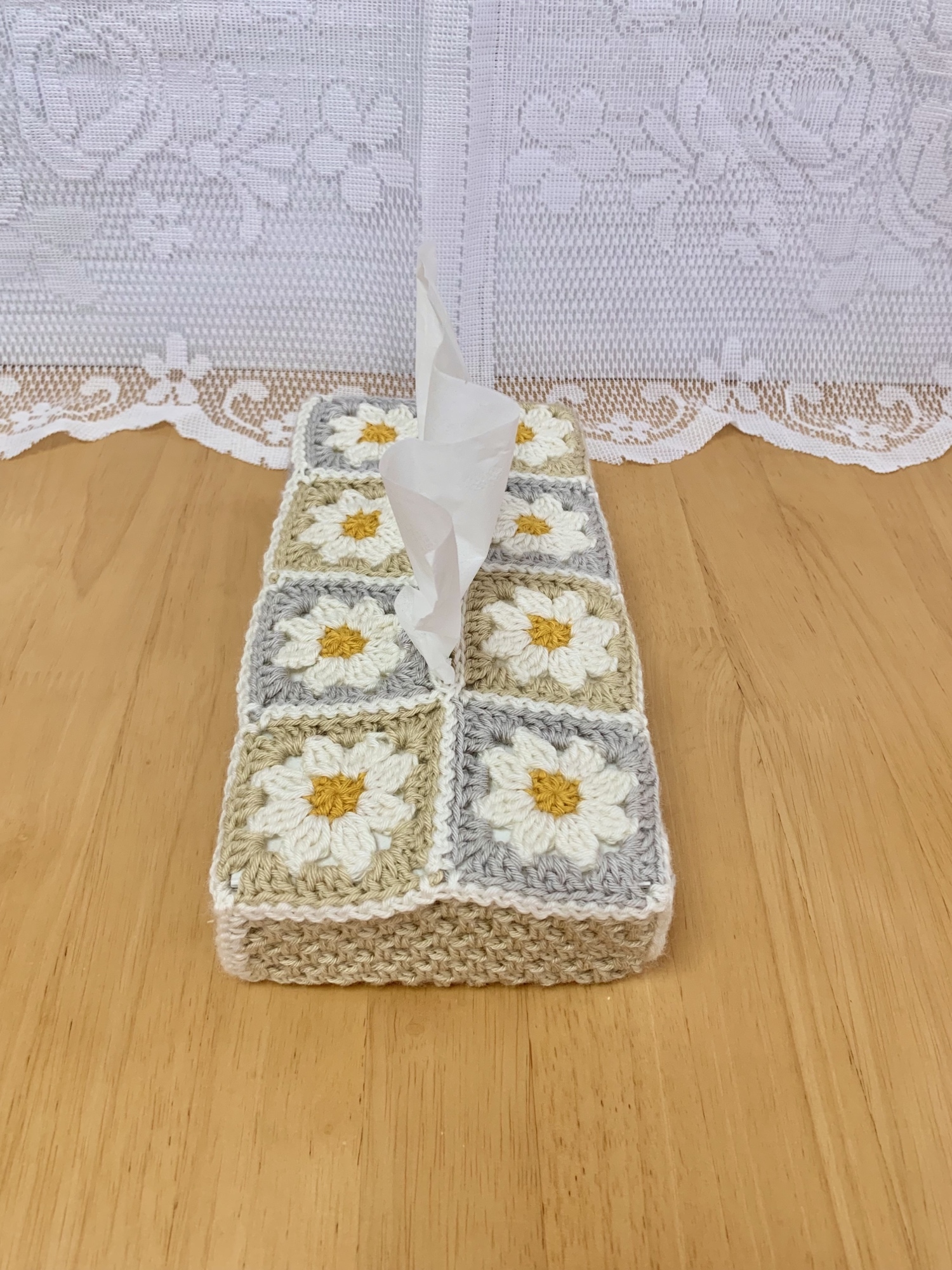 薔薇のお花モチーフ付きティッシュボックスカバー/ハンドメイドレース編み ハンドメイド＊レース編み ＊お花モチーフ付きのティッシュ