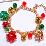 クリスマスカラーのシャラシャラブレスレット 赤色 黄色 緑色 鈴 ビーズ カラフル