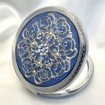 透かしパーツのコンパクトミラーPREMIUM KUSUMI blue