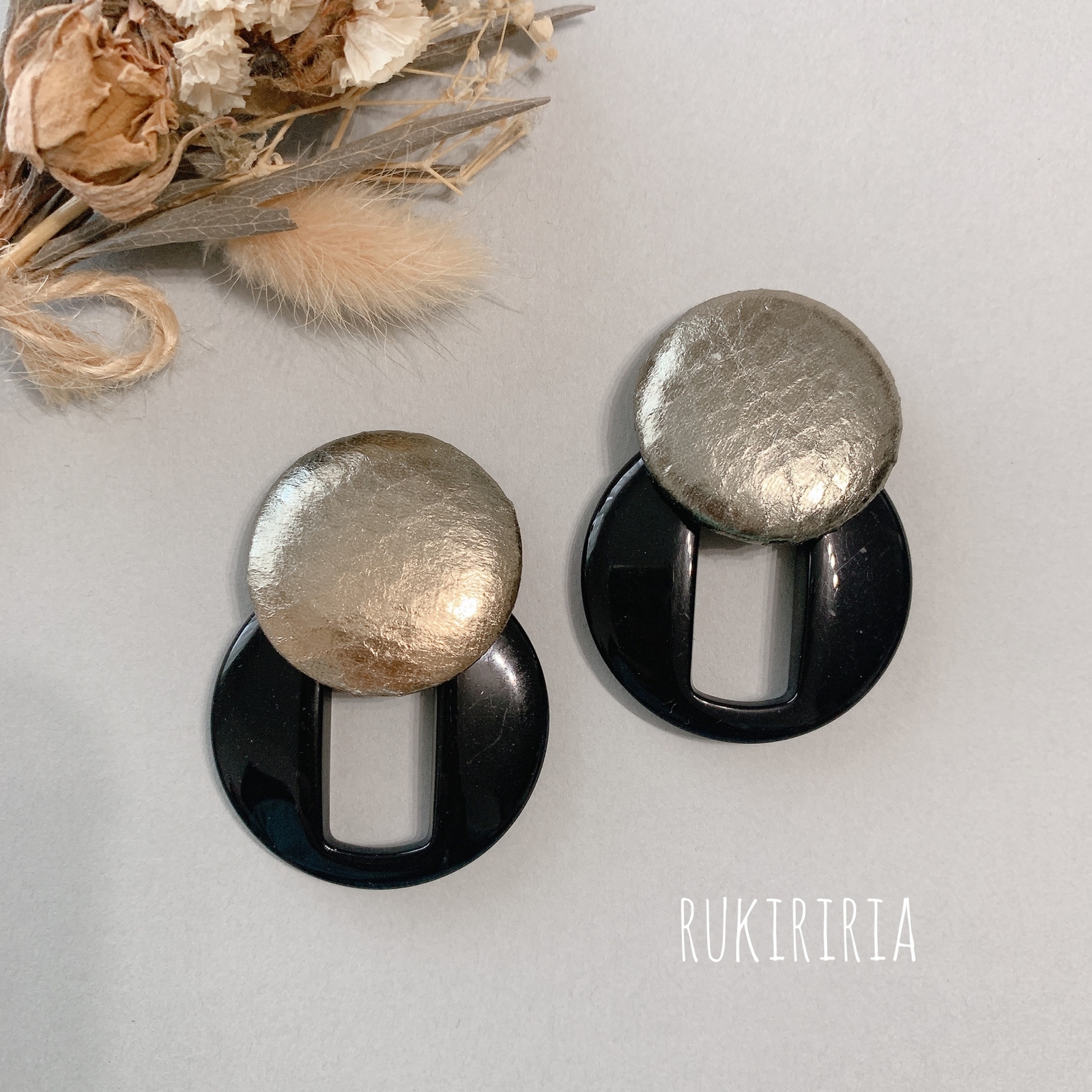 RUKIRIRIA #752 メタリックゴールド×ブラックピアス 大ぶりピアス 