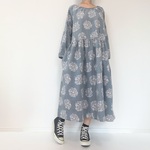【SALE】ブーケ柄＊あったかコーデュロイの長袖ワンピース＊綿100％＊秋冬　花柄＊ゆったりフリーサイズ＊グレイッシュブルー