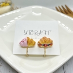 苺のクロワッサンサンド ピアス イヤリング ミニチュア