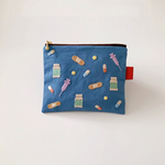 【手刺繍】おくすり柄の刺繍ポーチ【くすみブルー】14cmファスナー使用