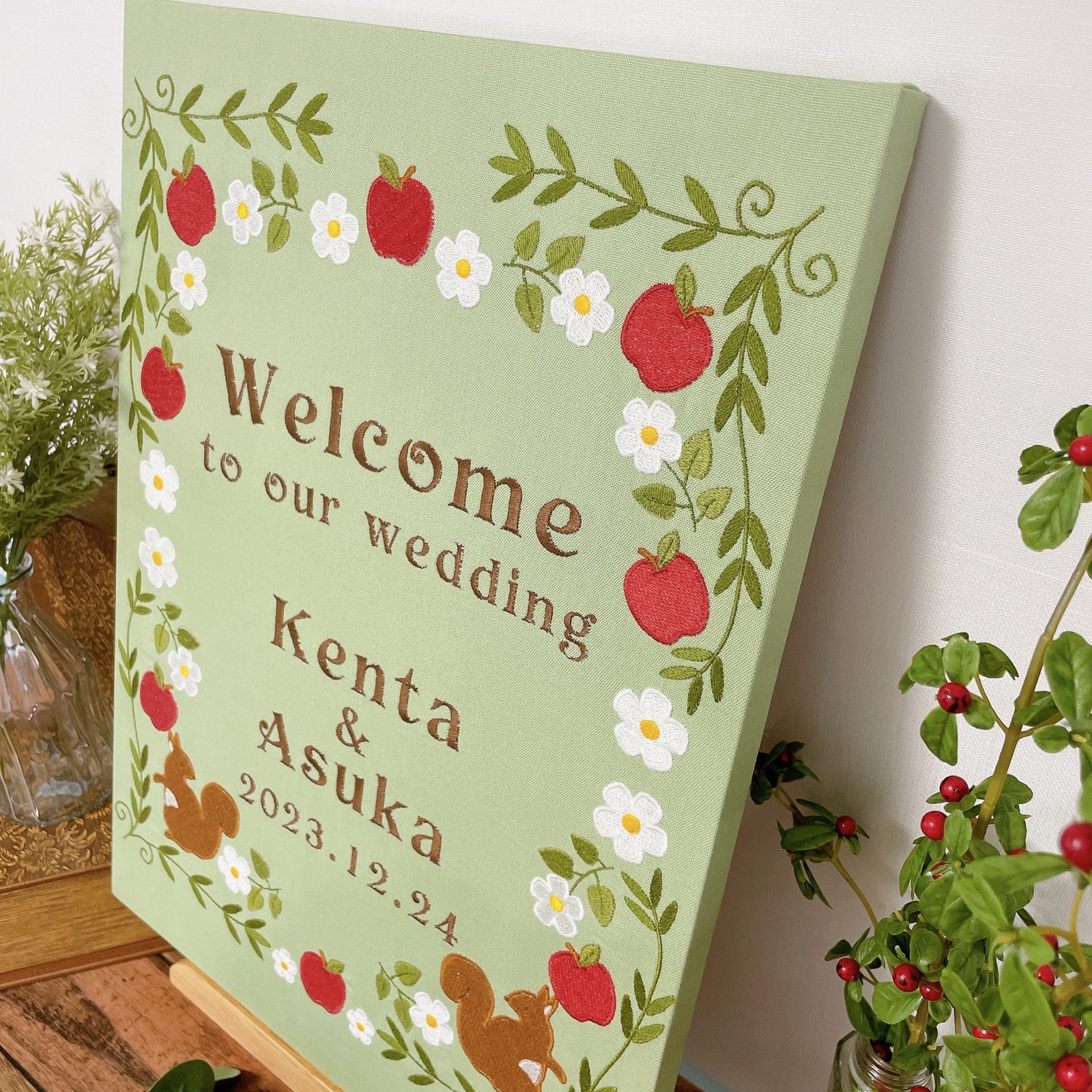送料無料】リスとリンゴ刺繍の秋色ウェルカムボード（グリーン）結婚式
