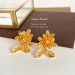 【 2way 】金木犀のブーケピアス　　キンモクセイ オレンジ 秋  autumn 小花 フラワー